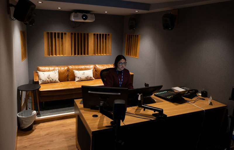 Studio 2-2